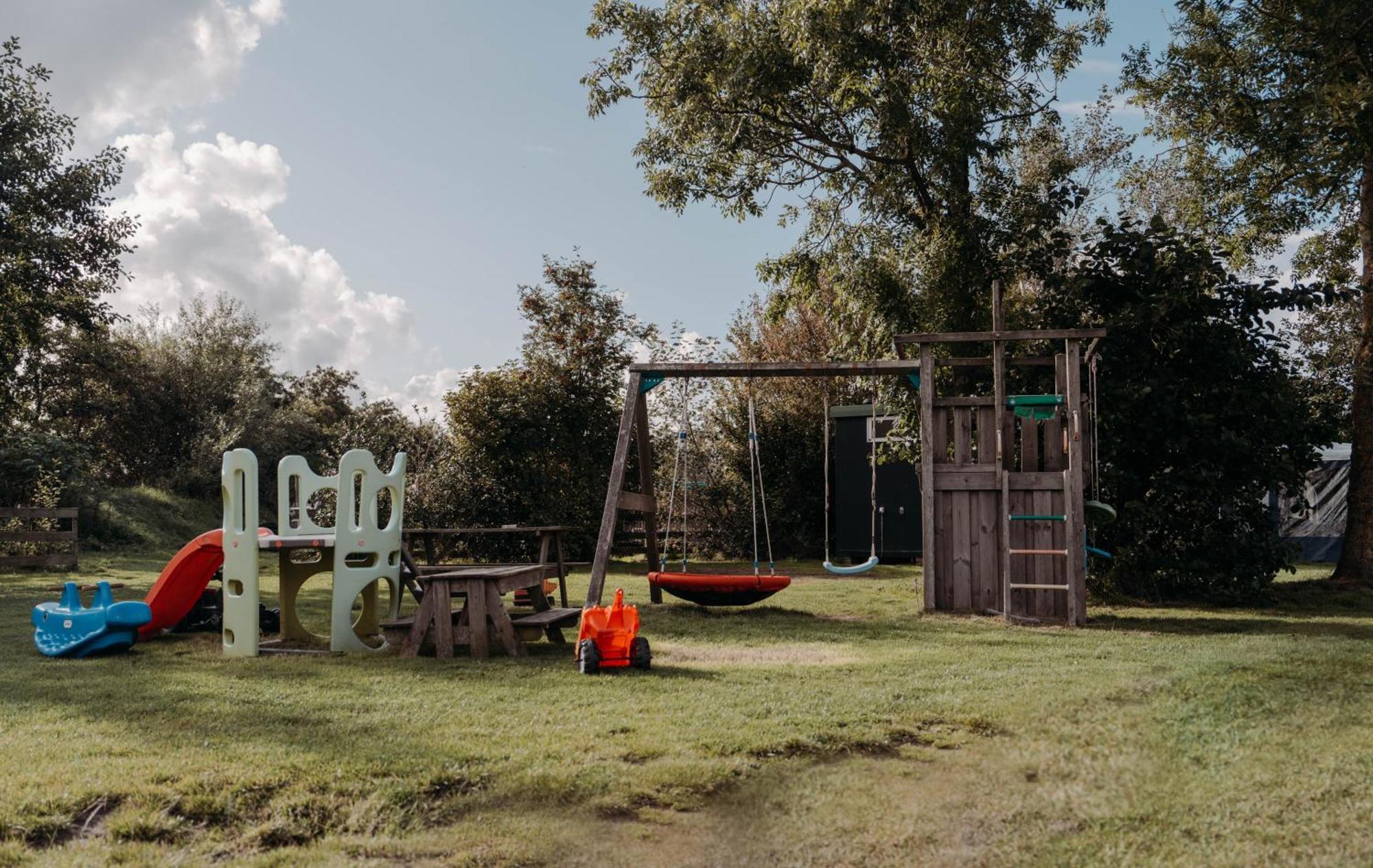 Camping De Tulpenweide Lege Kampeerplaats, Lege Plaats Op Het Gras Zonder Bed Breezand Exterior photo