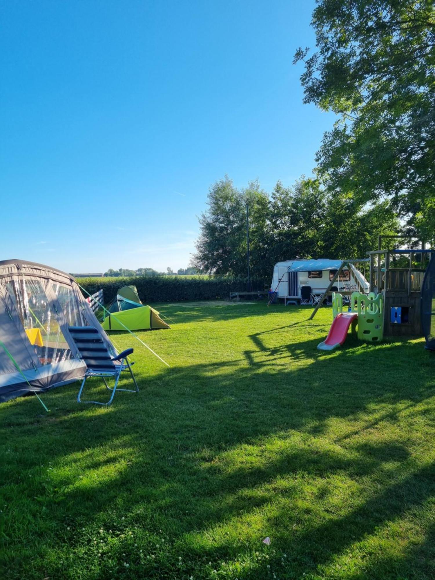 Camping De Tulpenweide Lege Kampeerplaats, Lege Plaats Op Het Gras Zonder Bed Breezand Room photo